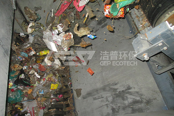 智能生活垃圾破碎機生產線,城市生活垃圾焚燒預處理系統現場