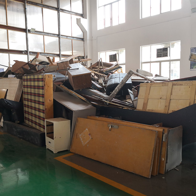 木質(zhì)廢料撕碎機(jī)_廢家具“秒變”再生資源！